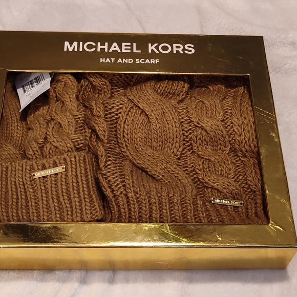 NWT!! Michael Kors Scarf & Hat Set - Picture 2 of 9
